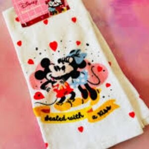 Disney Mickey and Minnie Mouse Towel